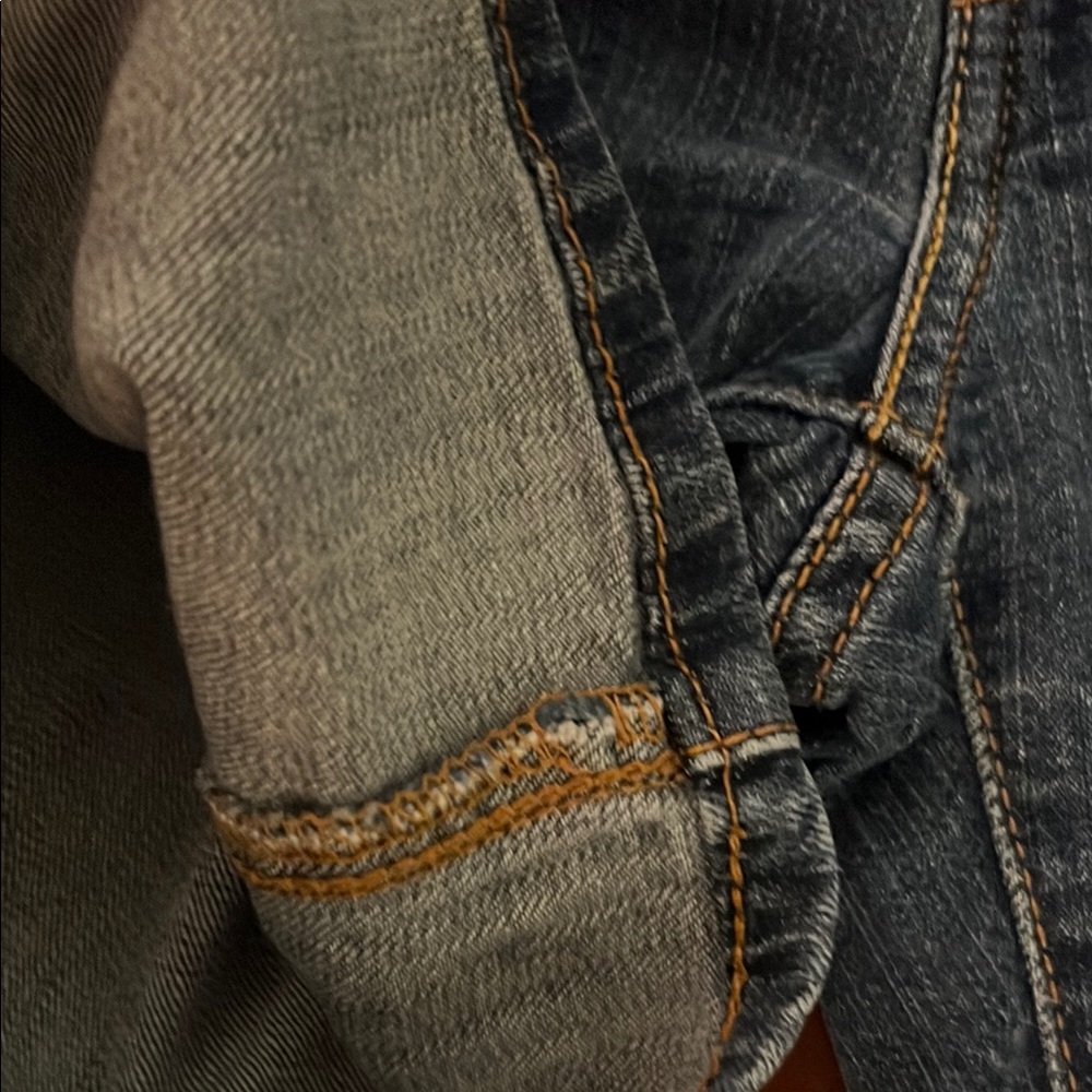 Levi’s Classic Blue Denim Shorts Stitched Hemmed legs - Picture 5 of 9